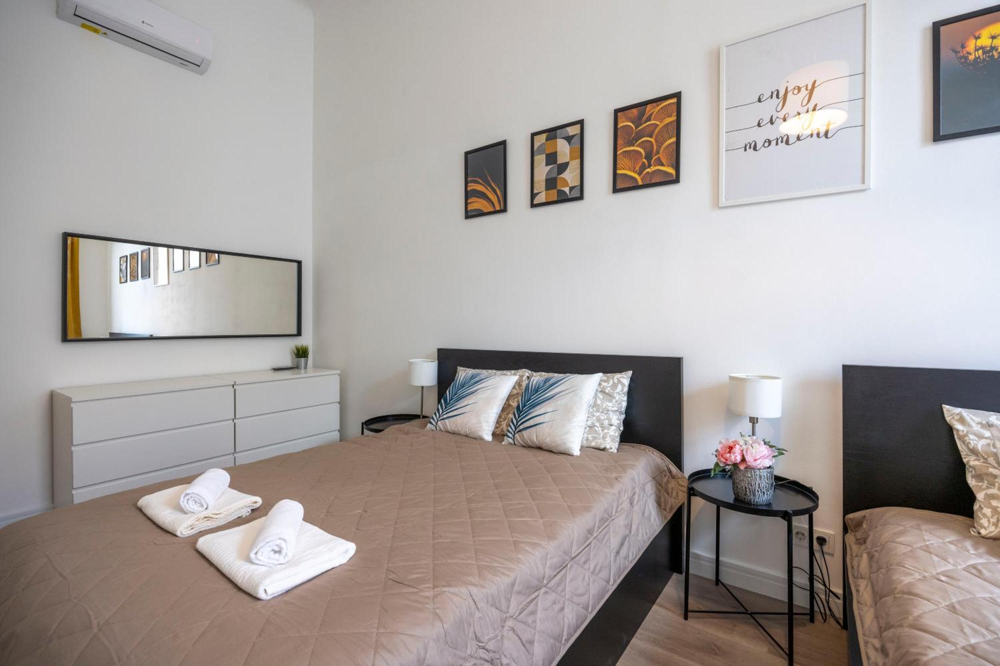 Spacious Cozy Home With 4Bedroom In The Heart Of Bp Budapest Ngoại thất bức ảnh
