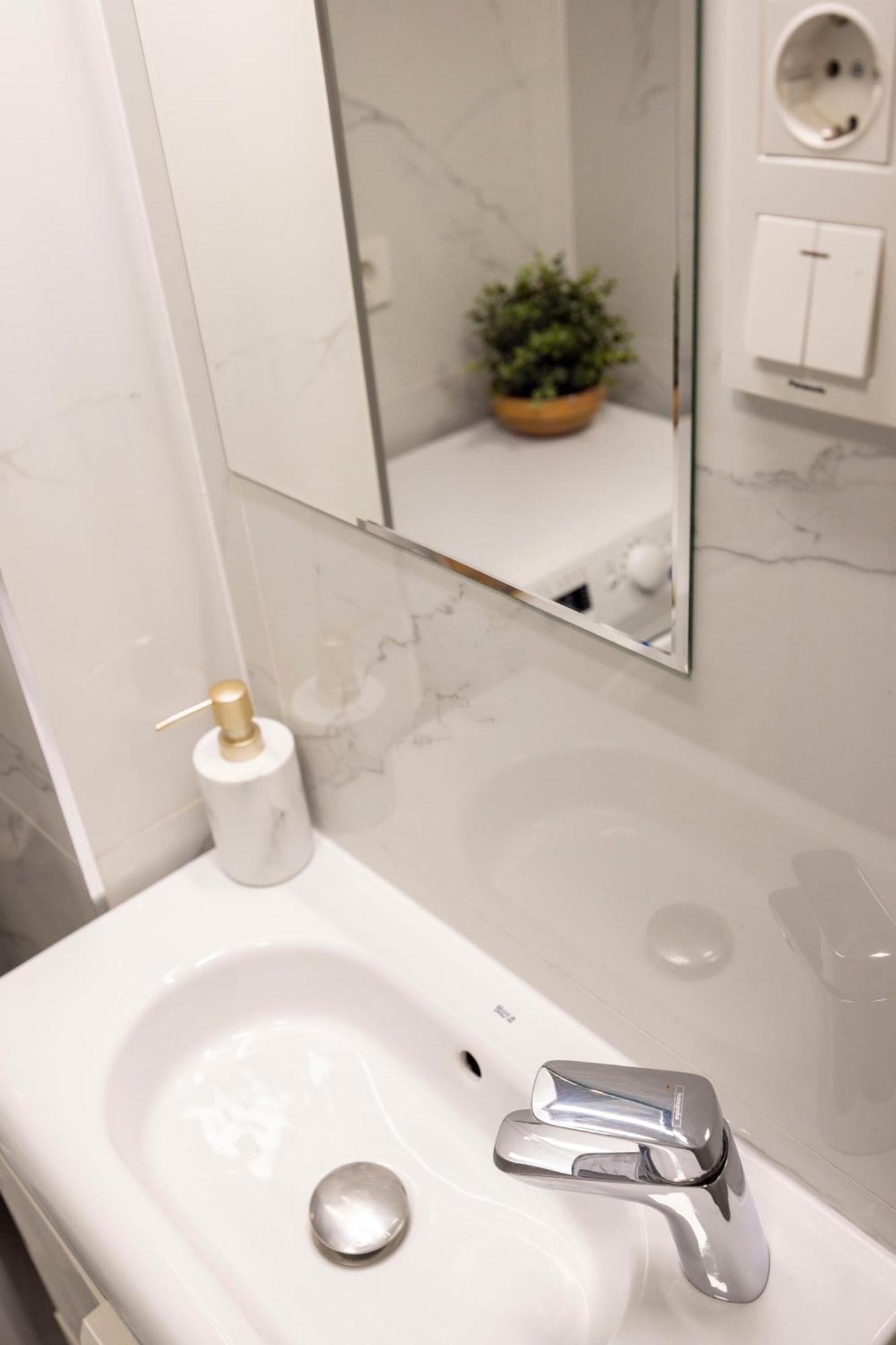 Spacious Cozy Home With 4Bedroom In The Heart Of Bp Budapest Ngoại thất bức ảnh