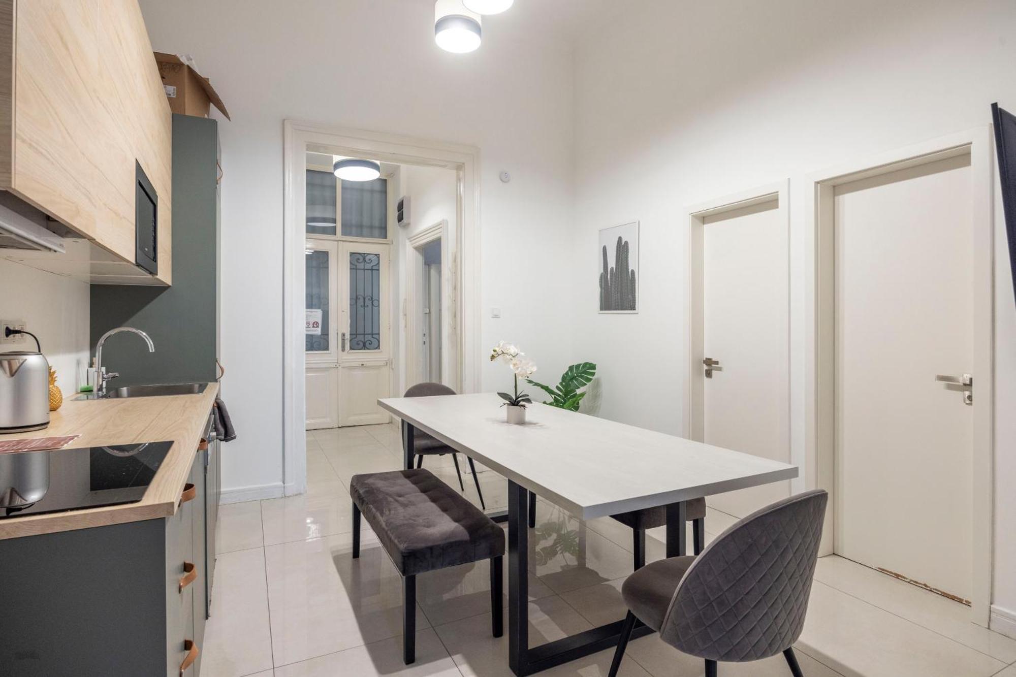 Spacious Cozy Home With 4Bedroom In The Heart Of Bp Budapest Ngoại thất bức ảnh
