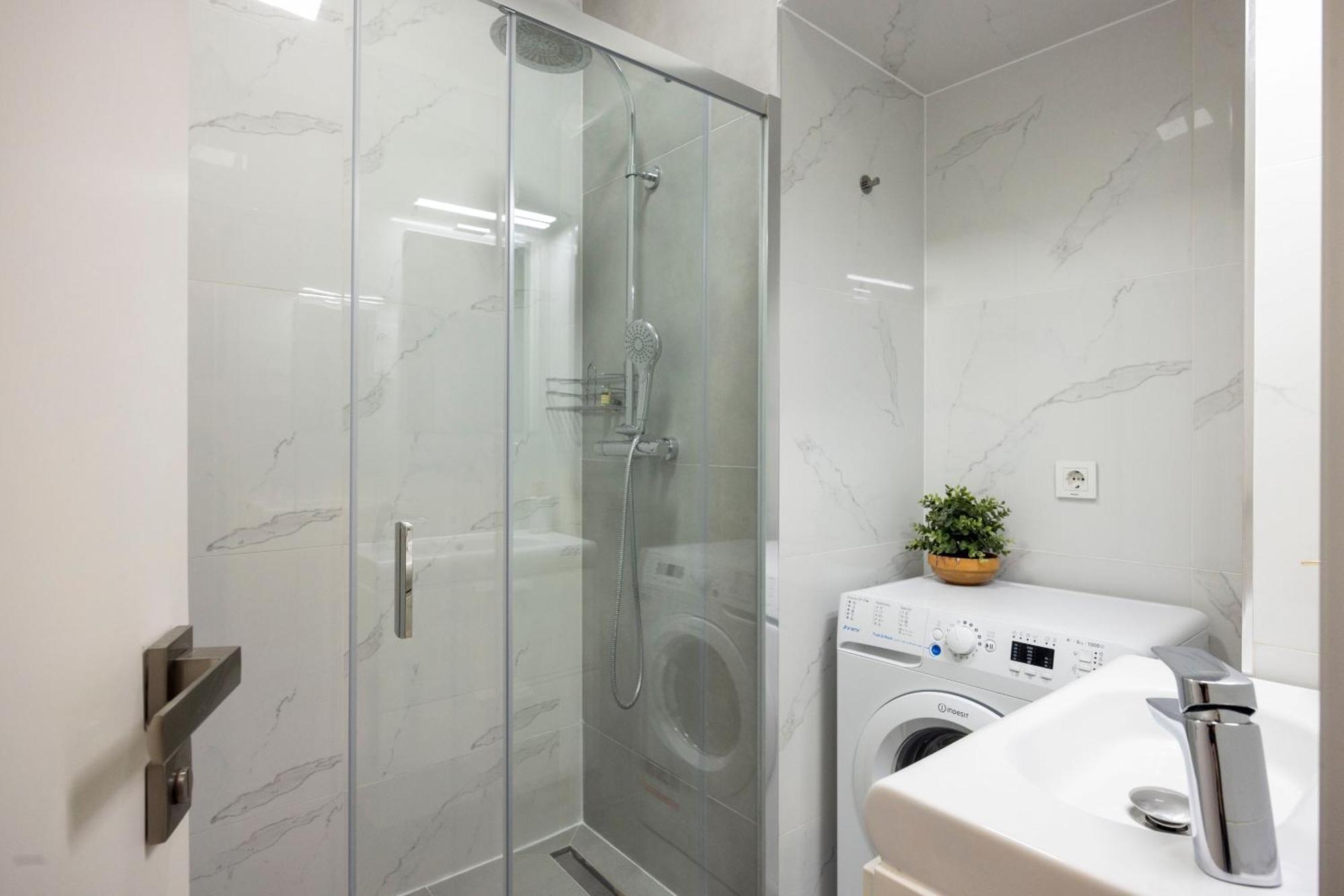 Spacious Cozy Home With 4Bedroom In The Heart Of Bp Budapest Ngoại thất bức ảnh