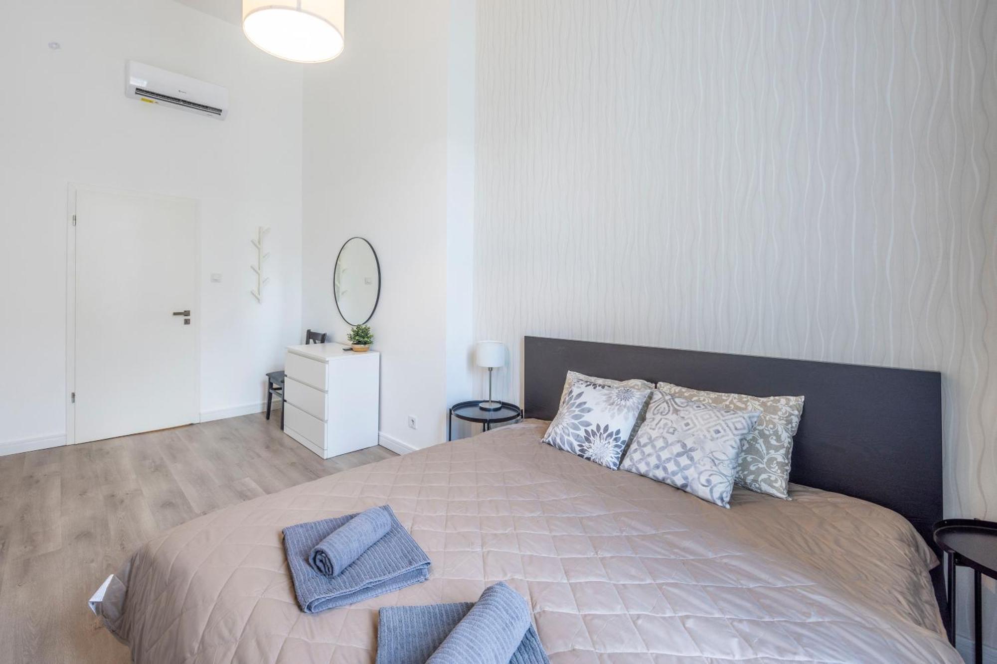 Spacious Cozy Home With 4Bedroom In The Heart Of Bp Budapest Ngoại thất bức ảnh