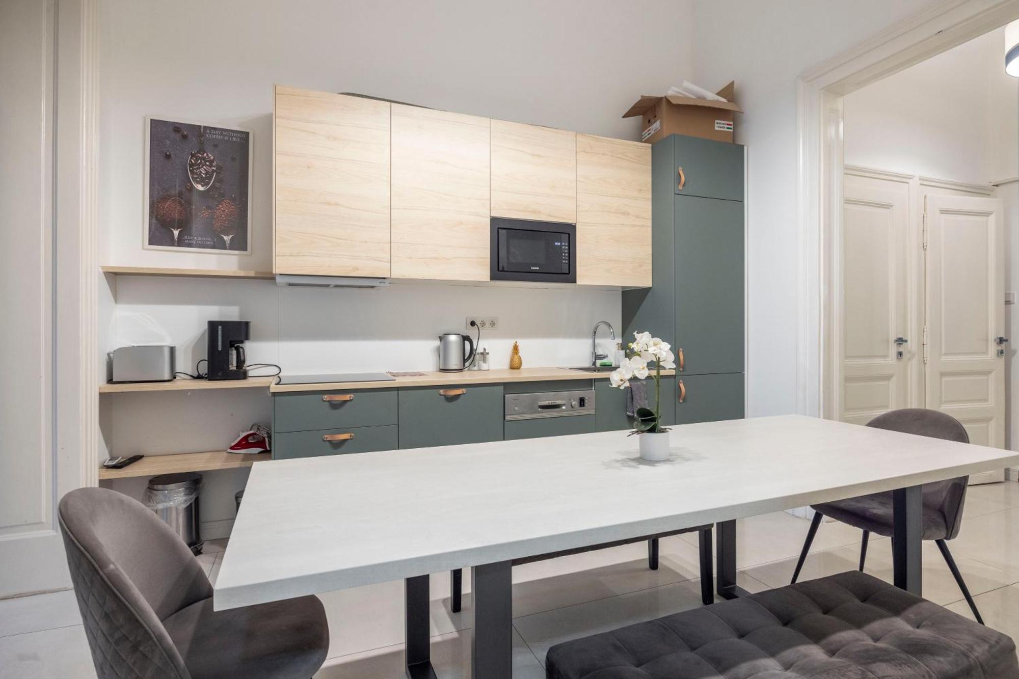 Spacious Cozy Home With 4Bedroom In The Heart Of Bp Budapest Ngoại thất bức ảnh